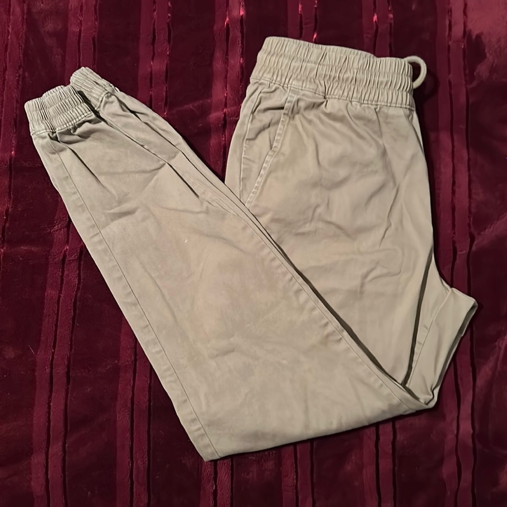 Khaki pants from Abercrombie & Fitch.